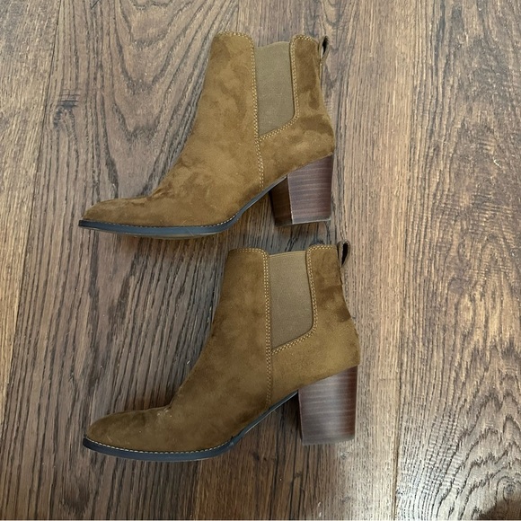 J Crew Vegan Suede Chelsea Ankle Bootie Slip On Stacked Wood Heel - Picture 6 of 9